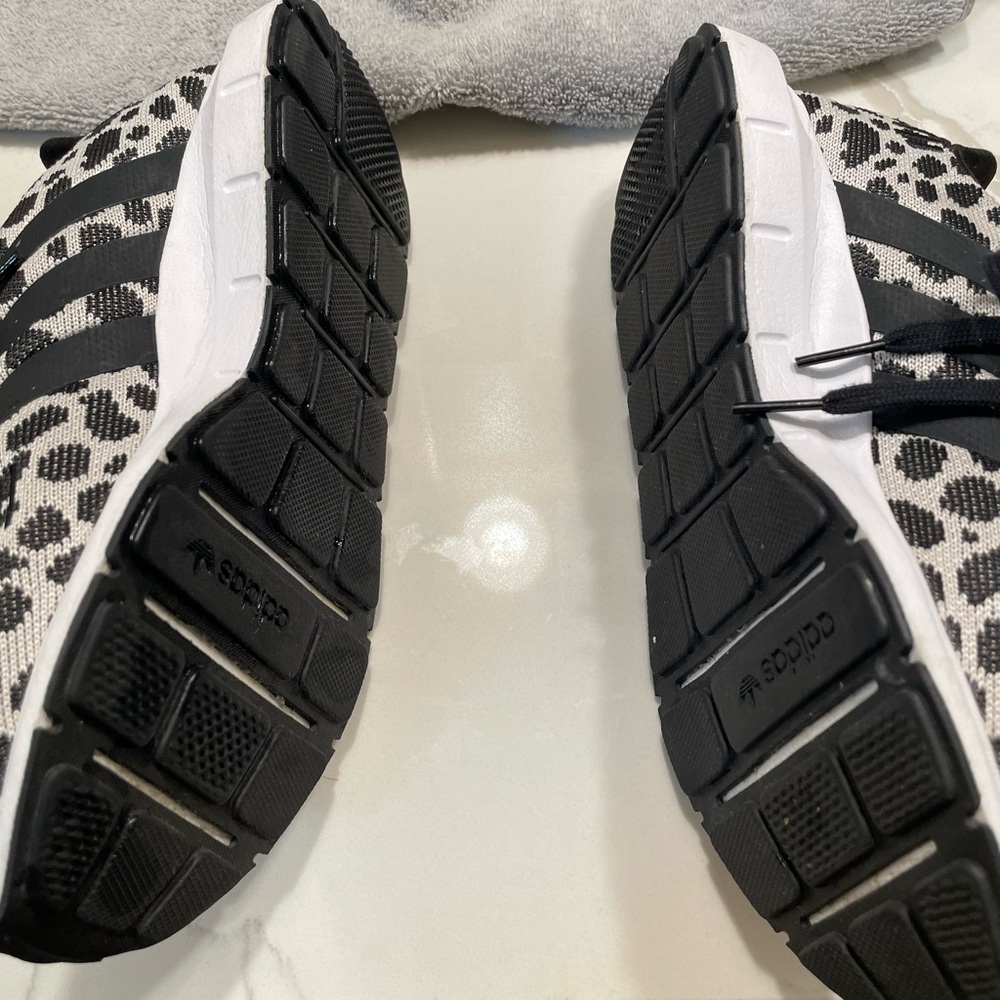 Adidas Swift Run Size 8 Barely Wore 3 Times Great… - image 2